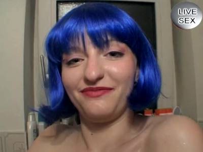 Hobbynutte macht den Hardcore Mundfick beim Rudelfick